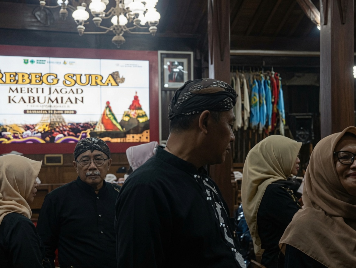 Pengurus Karang Taruna Ikuti Kirab Grebeg Malam 1 Suro