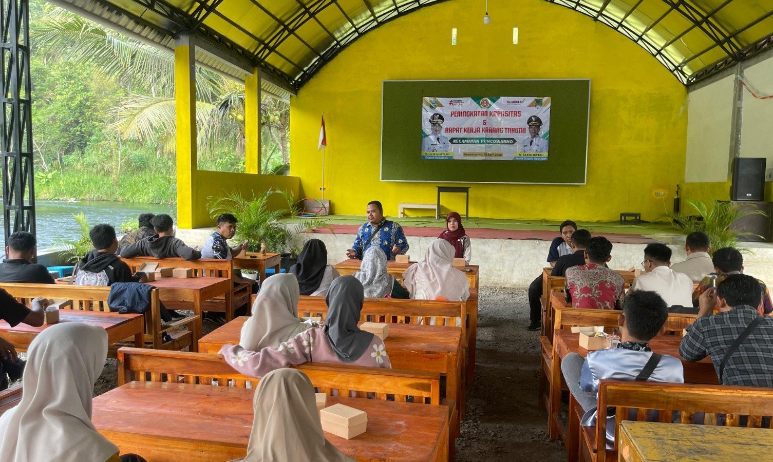 Penguatan Kapasitas Pengurus Karang Taruna Kecamatan Poncowarno Digelar di Rahayu River Tubing